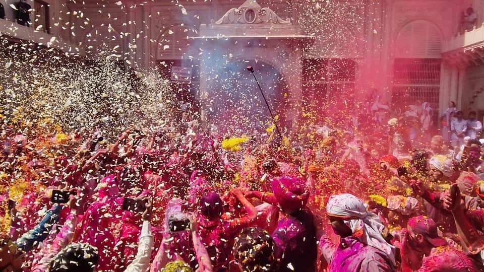 Widowed woman celebrated Holi at Gopinath Temple in Vrindavan