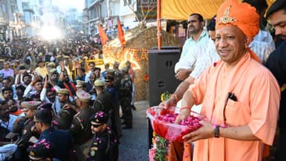 CM Yogi took funny dig at MP Ravi Kishan During Holika Dahan festival in Pandeyhata Gorakhpur