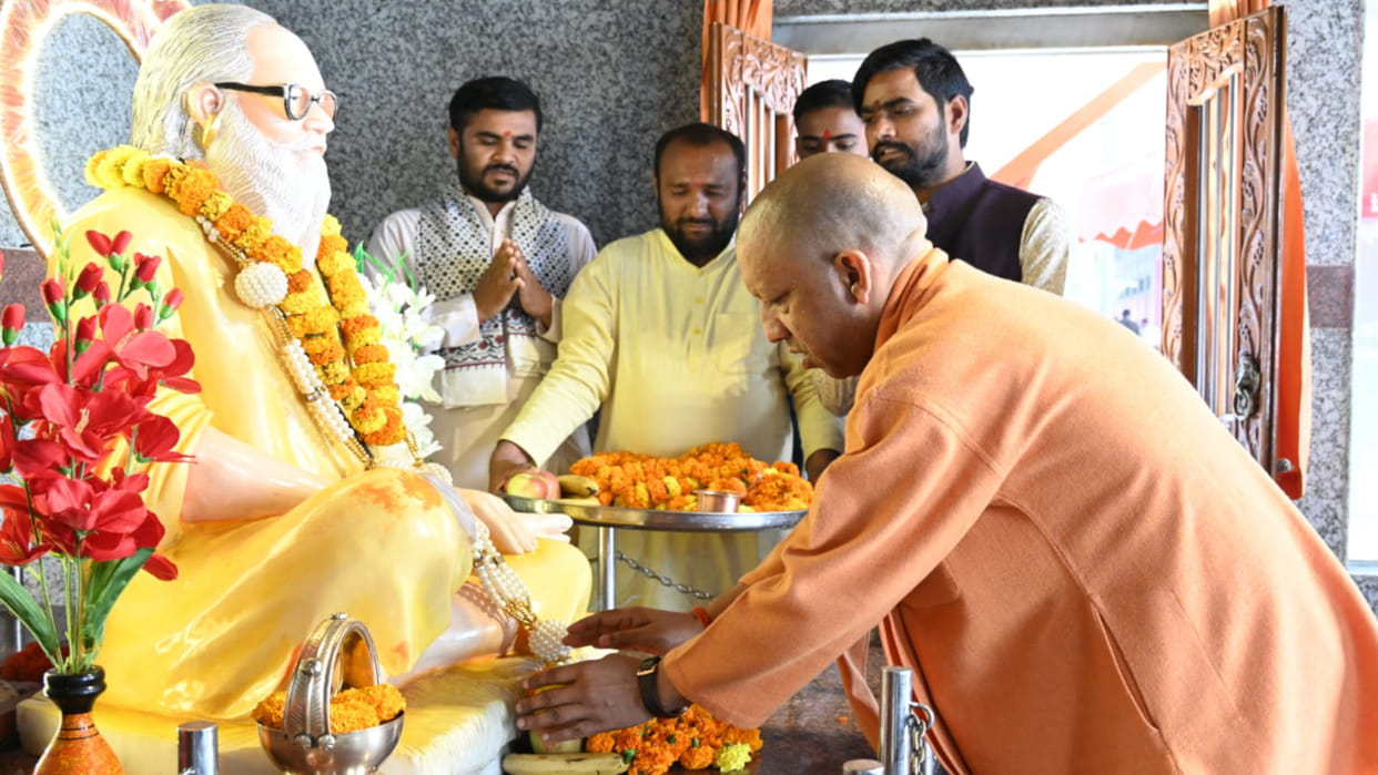 CM Yogi held a meeting with RSS and BJP officials at Gorakhpur Circuit House.