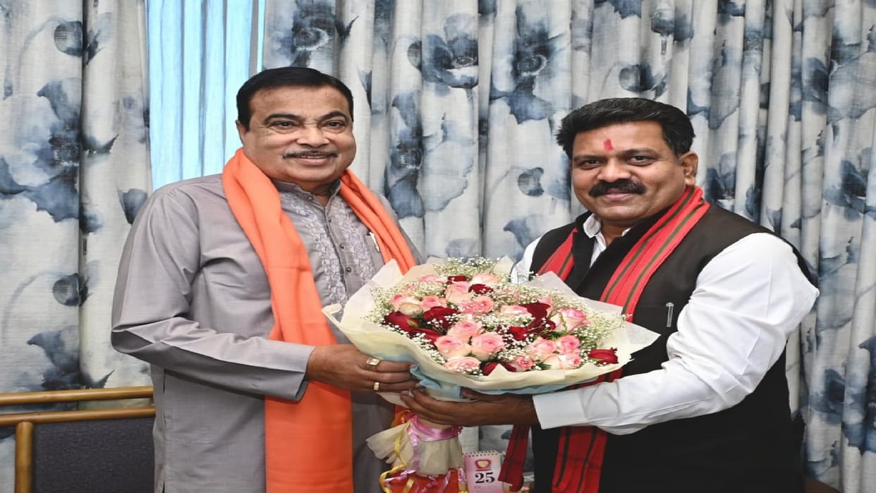 Proposal to make 122 km section of NH-30 4-lane, Deputy CM Vijay Sharma meets Union Minister Gadkari