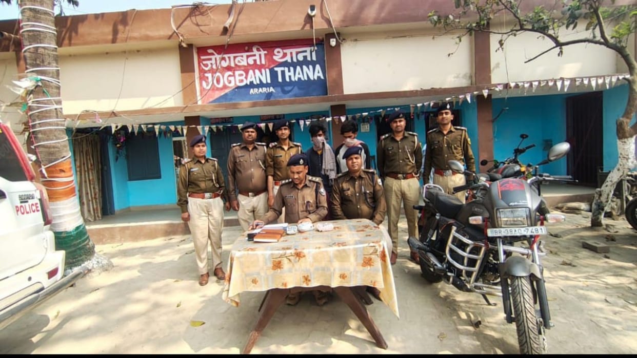 Araria News: Police raid in area adjacent to India-Nepal border, 2 youths arrested with brown sugar in Jogbani