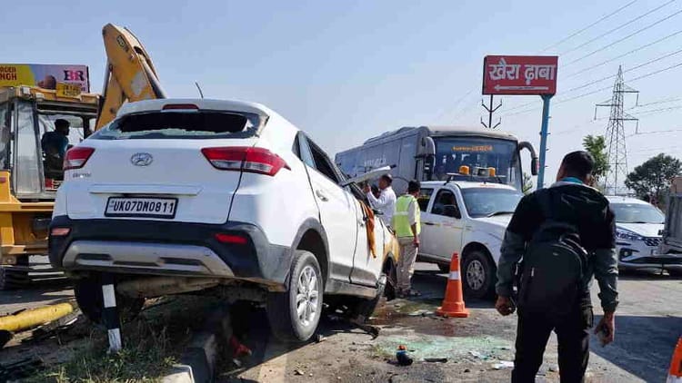 देहरादून में हादसा:  चालक को आई झपकी, हरिद्वार हाईवे पर पलटी कार, कई लोग हुए घायल