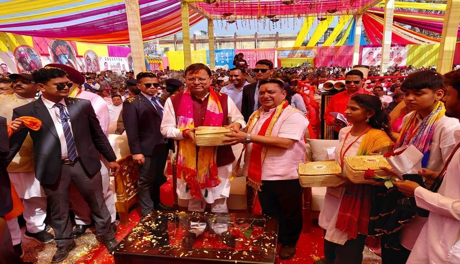 Chief Minister reached Rangotsav Holi Milan ceremony, said- Holi is our rich cultural identity
