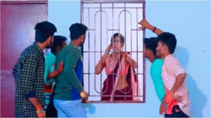 Top Bhojpuri Holi Celebration Songs Lal Ghaghra to Holi Paral Ba 4 Ke Fagunwa me rang ras ras barse