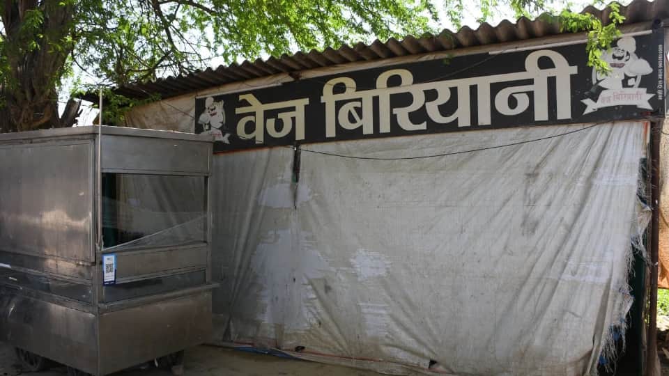 young man Dead body found in freezer in lucknow at Biryani shop