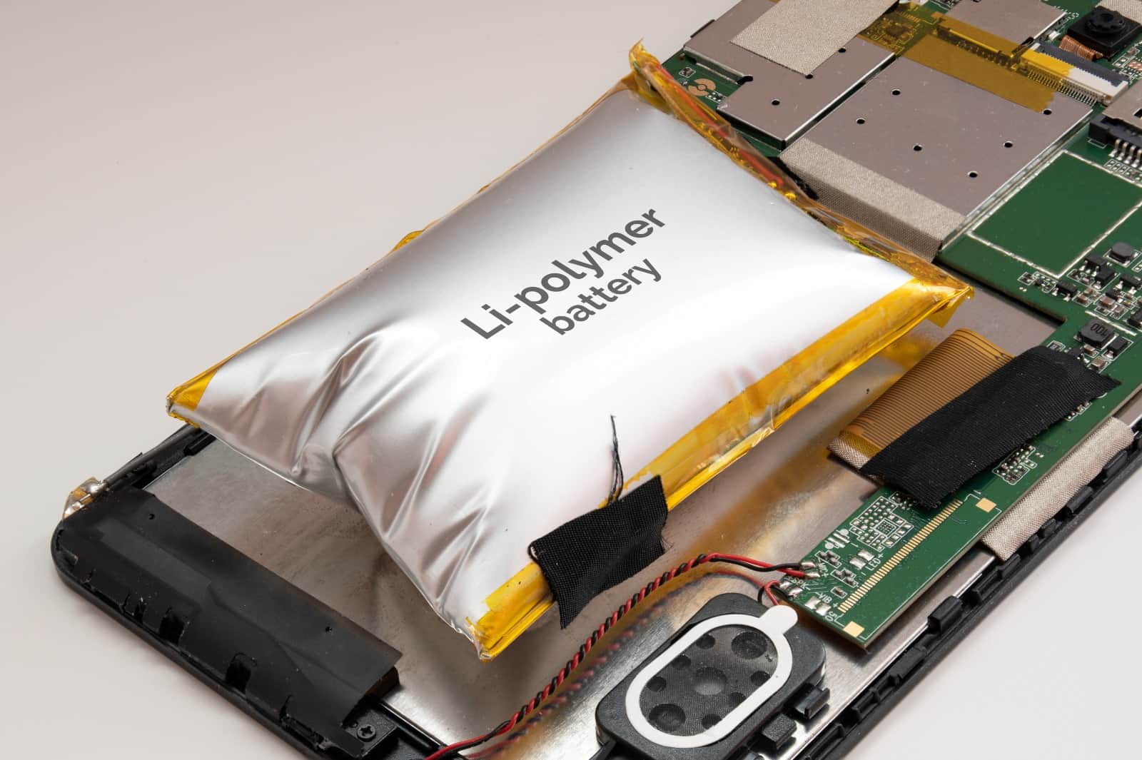 What mistakes should you avoid when your mobile battery swells