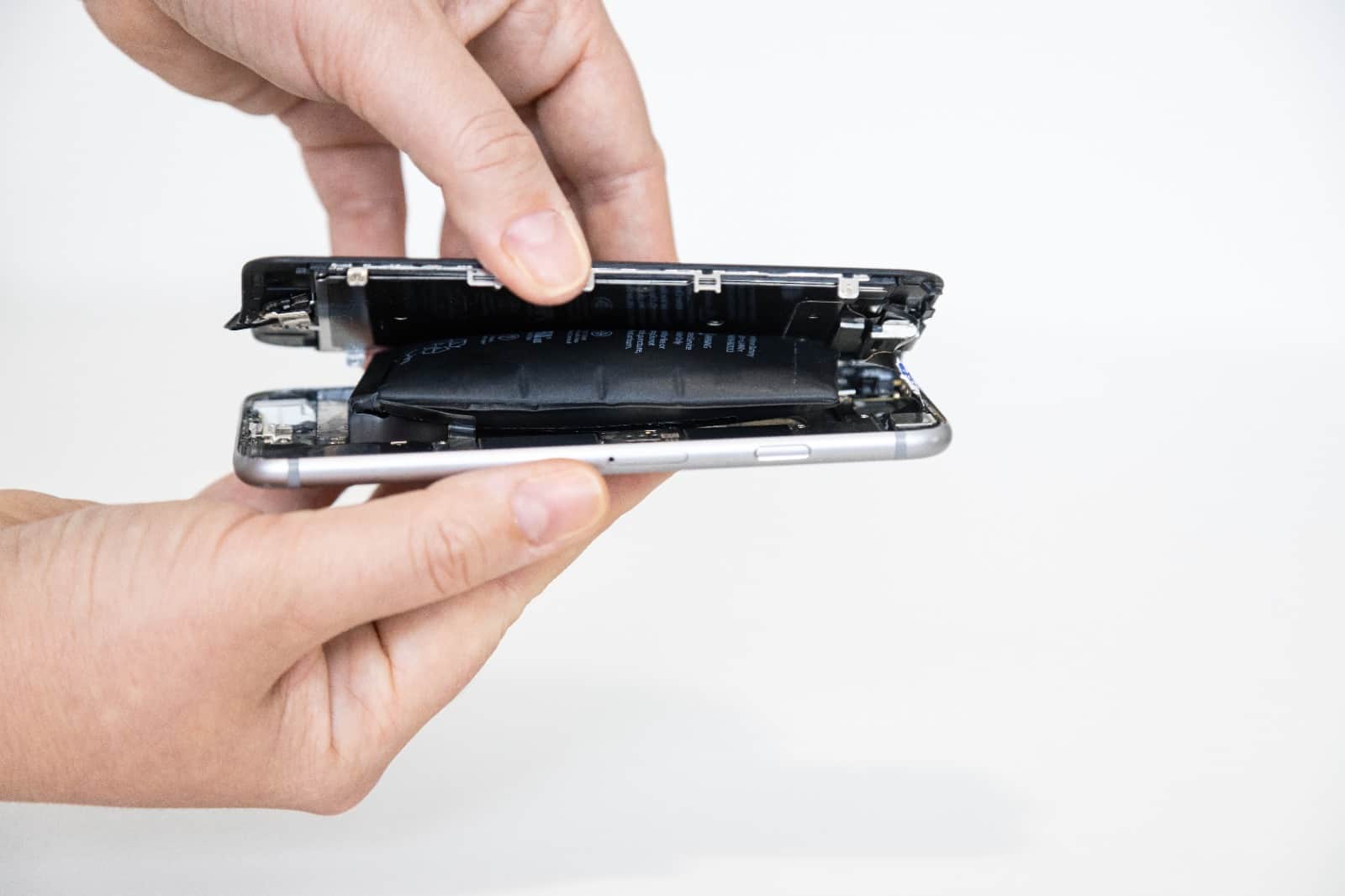 Mobile Fix Battery: Can the smartphone fixed battery be replaced if it gets damaged