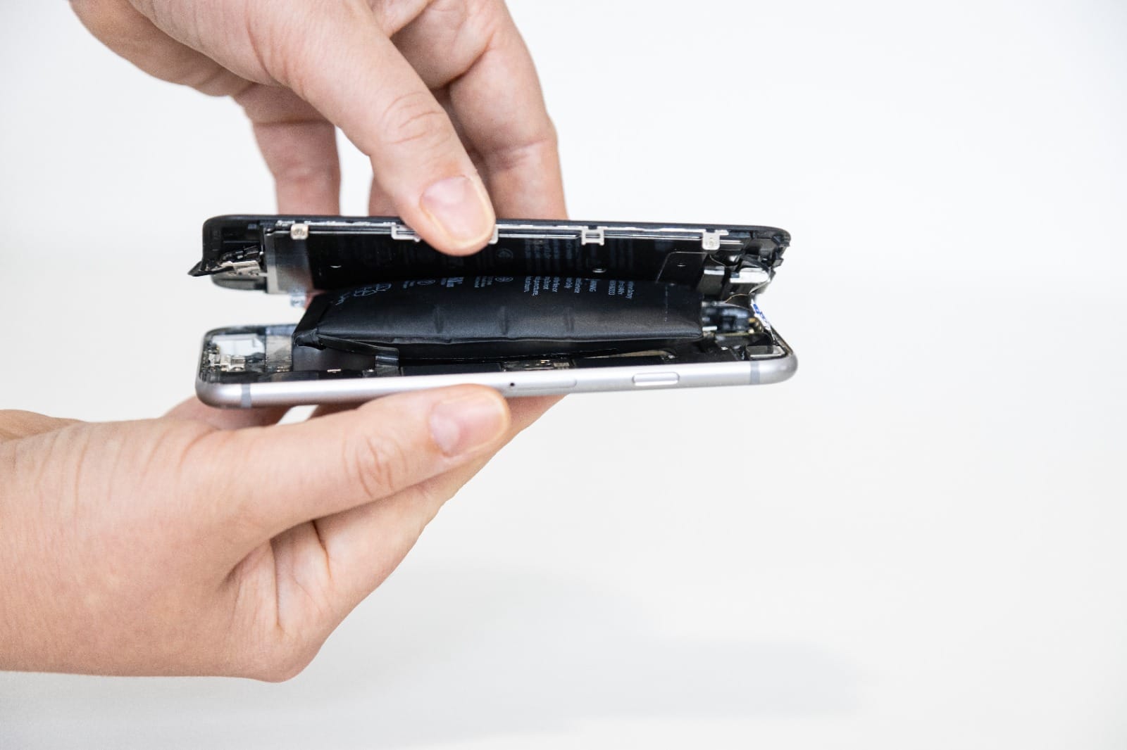 Mobile Fix Battery: Can the smartphone fixed battery be replaced if it gets damaged