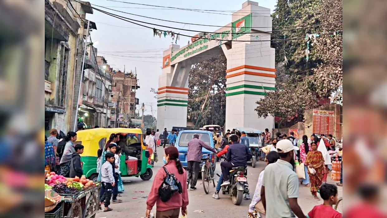 Araria News Jogbani border sealed from tonight in view of Nepal elections impacting trade and family relations