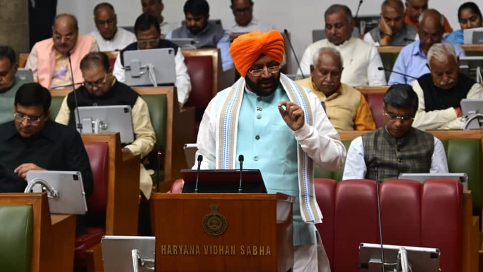 बजट पेश करते सीएम नायब सैनी