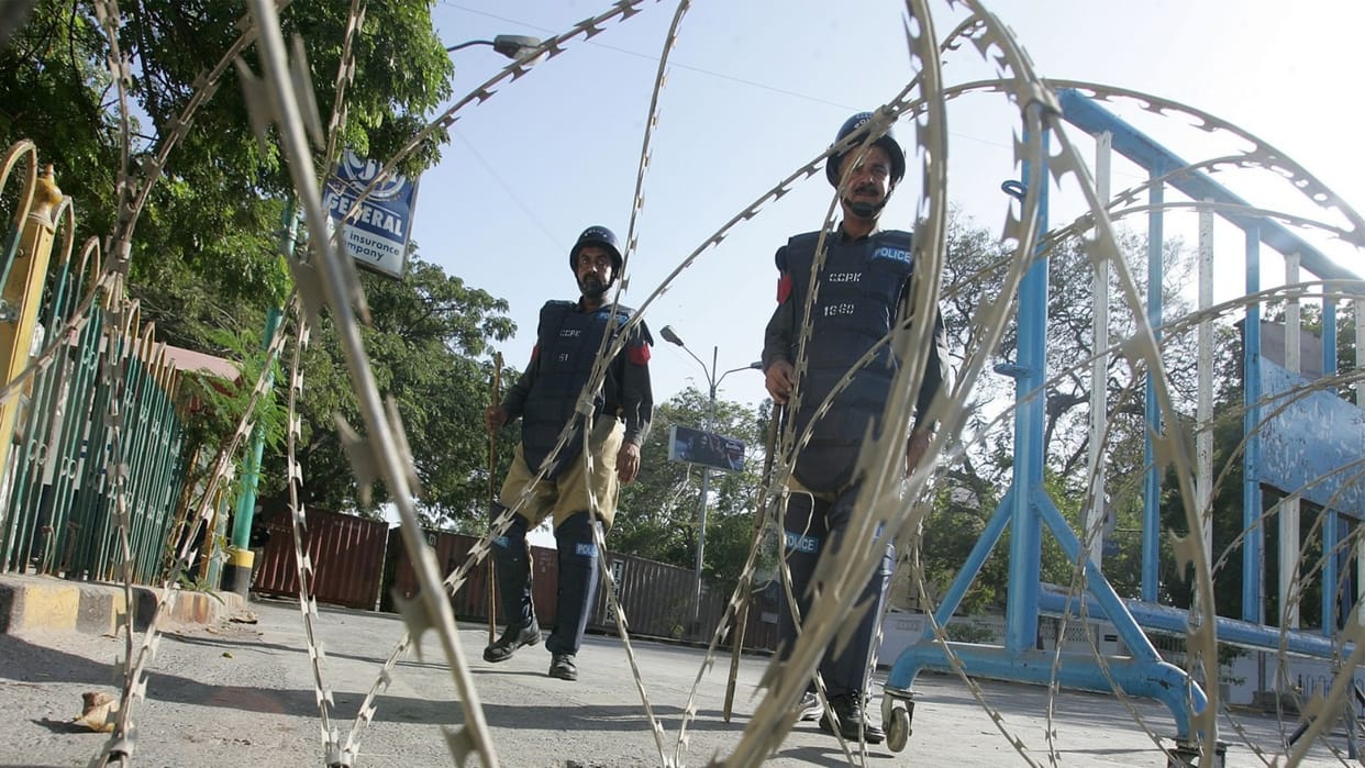 Pakistan army fires on Shia protesters many killed enraged protesters set offices and residences on fire