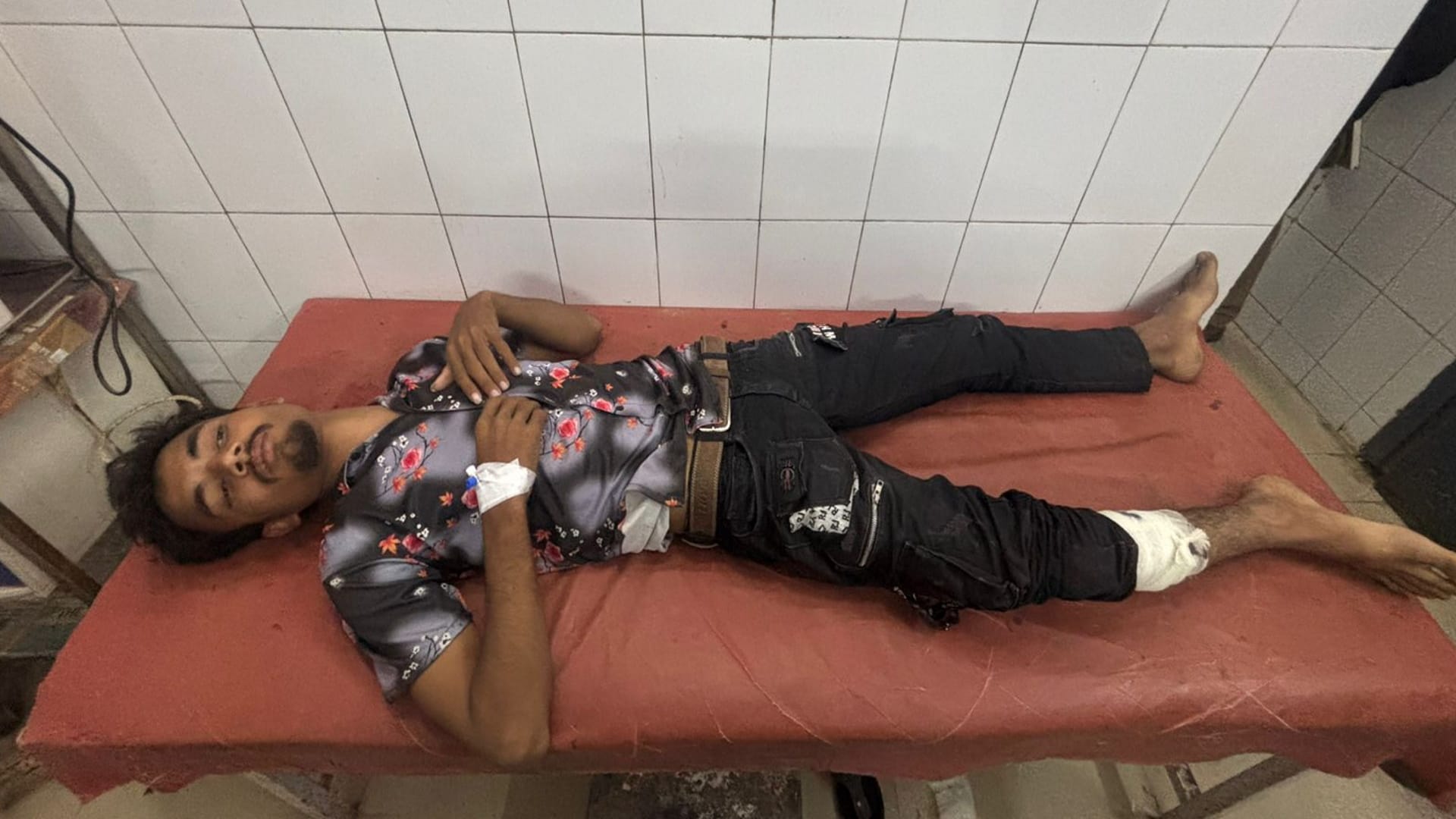 Pratapgarh: Three robbers arrested in police encounter, one criminal injured by bullet.