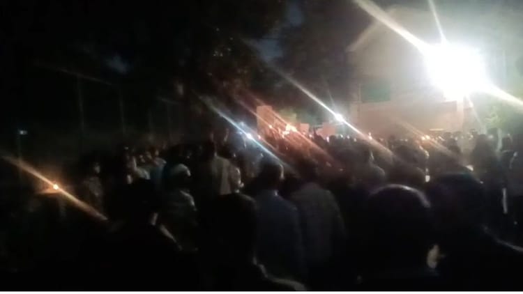 पश्चिम एशिया तनाव: खामनेई की मौत पर जामिया नगर में प्रदर्शन, शिया समुदाय के 200 से अधिक लोग शामिल