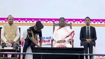 ഡൽഹിയിലെ പെൺമക്കൾ 'ലക്ഷപതി' ആകും: ഹോളിക്ക് മുമ്പ് സ്ത്രീകൾക്കും പെൺമക്കൾക്കും 4 വലിയ സമ്മാനങ്ങൾ, രാഷ്ട്രപതി പദ്ധതികൾ ആരംഭിച്ചു രാഷ്ട്രപതി ദ്രൗപതി മുർമു ഡൽഹി ലഖ്പതി ബിതിയ യോജന ഉൾപ്പെടെ നിരവധി പദ്ധതികൾ ആരംഭിച്ചു.