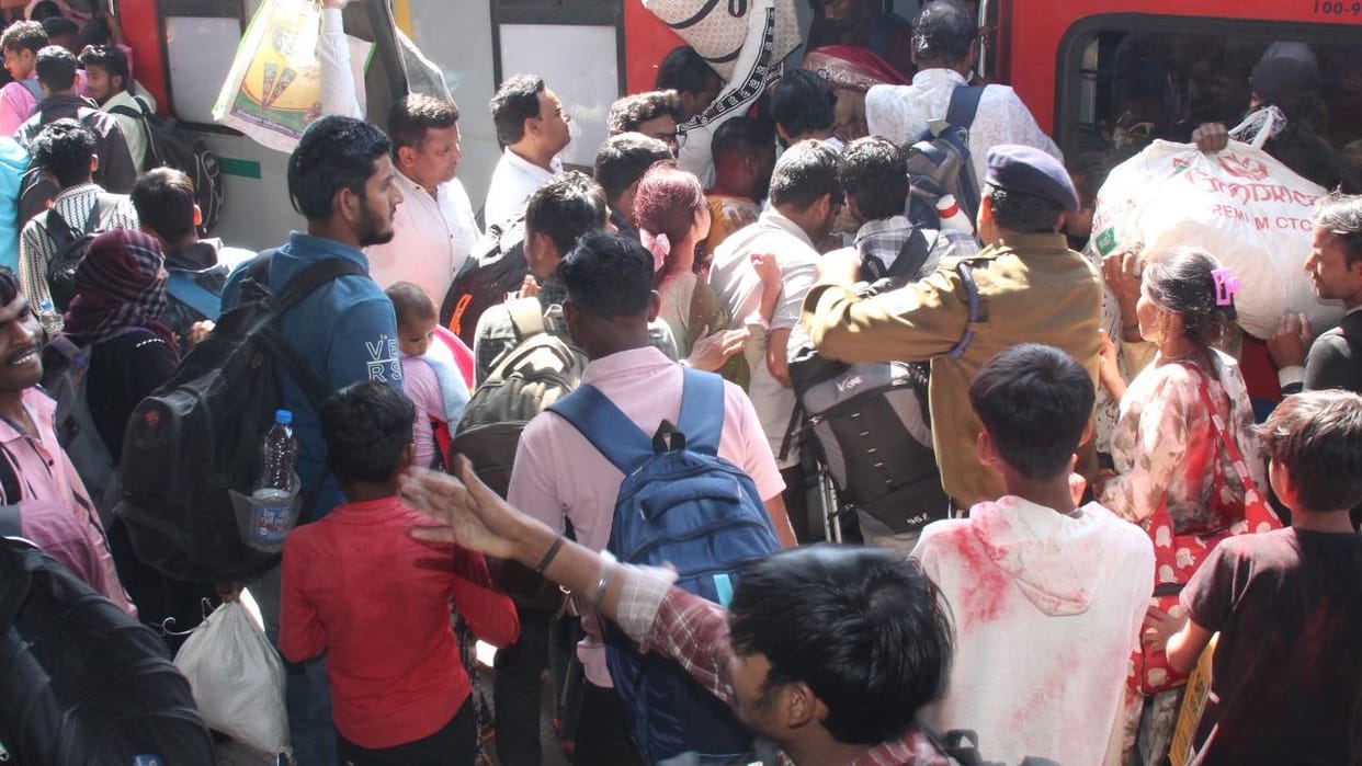 Jhansi: Passengers throng the station, jostling to board coaches, no space available on trains