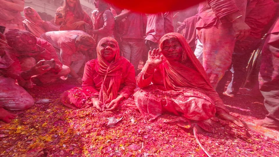 Widowed woman celebrated Holi at Gopinath Temple in Vrindavan
