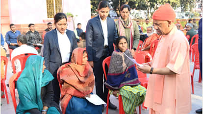 CM Yogi gave instructions to the officials during public darshan at Gorakhnath temple.