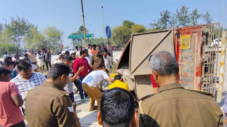 Amethi News: डीसीएम ने साइकिल में मारी टक्कर, महिला की मौत; पति की हालत नाजुक