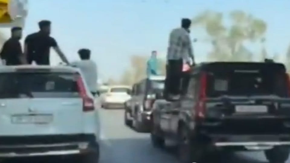Meerut: Youths risked their lives and performed stunts on moving cars on Delhi-Dehradun highway