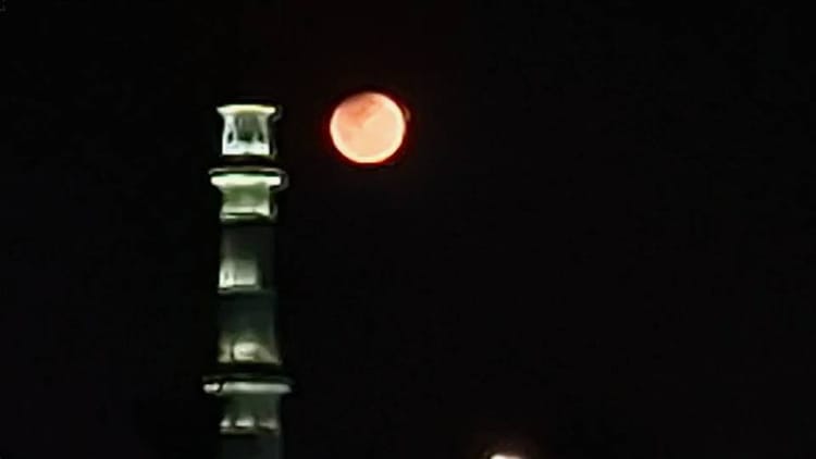 Chandra Grahan 2026: लखनऊ में चंद्रग्रहण खत्म, नक्षत्रशाला में टेलिस्कोप से दिखाया गया; दिखा अद्भुत नजारा