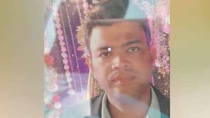 railway engineer committed suicide by getting hit by train in Lucknow who troubled by illness