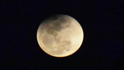 Lunar eclipse: The doors of temples closed at 6 in the morning, worship was done in homes