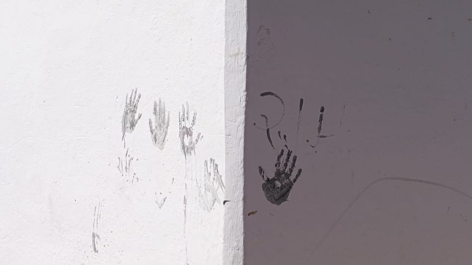 Banda: Miscreants painted handprints and wrote names of deities on a mosque wall