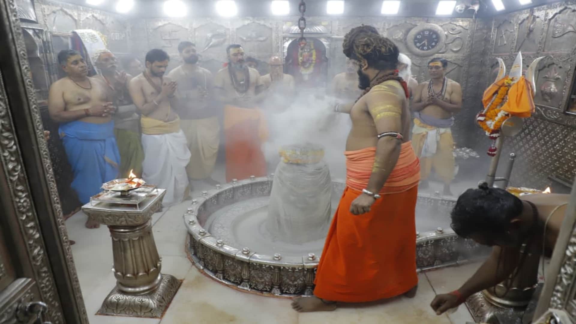 Ujjain News: Holi at Mahakal Temple; Herbal Gulal in Bhasma Aarti, Devotion Soars Despite Color Ban