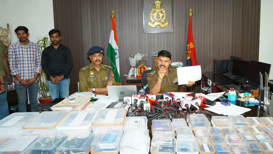 Kanpur: Young man who came to take loan was made firm owner and GST worth 250 crore was stolen, two arrested
