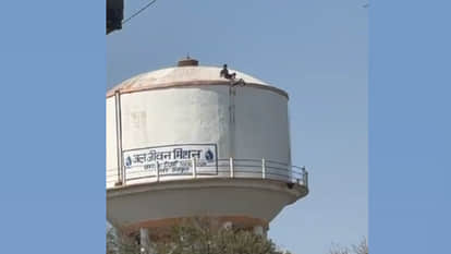 Banda: Youth creates ruckus on water tank, attempts suicide