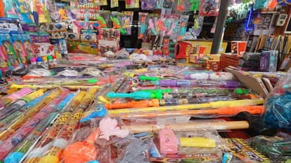 Business exceeds 800 crore rupees in Varanasi on Holi shopping continues Iranian weapons sell well