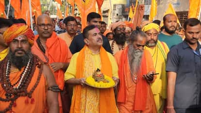 Show of strength in Bhawanipur Dola Festival before Holi, with Suvendu's activism heating up Bengal politics