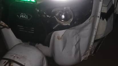 goons beat and tore the clothes of girls for resisting the color in Bareilly