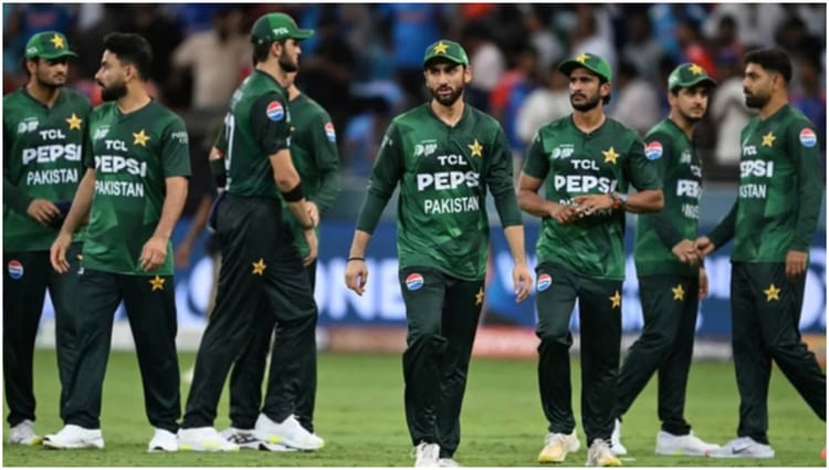 T20 World Cup: पाकिस्तानी खिलाड़ी की शर्मनाक हरकत, महिला स्टाफ के साथ की बदतमीजी; जानें क्या है पूरा मामला