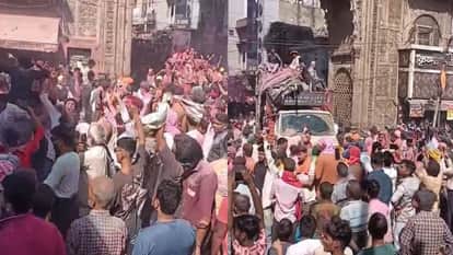 Holi Dola of Chaturvedi Samaj taken out with great pomp in Mathura