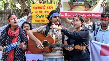 वाम दलों का प्रदर्शन
