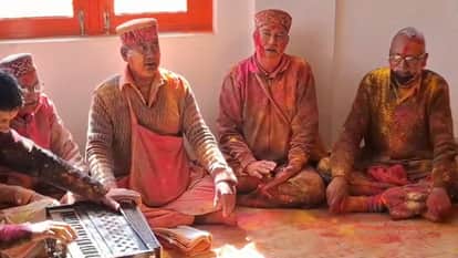 Kullu Holi The way festivals are celebrated has changed but Raghunath Holi in Kullu has not