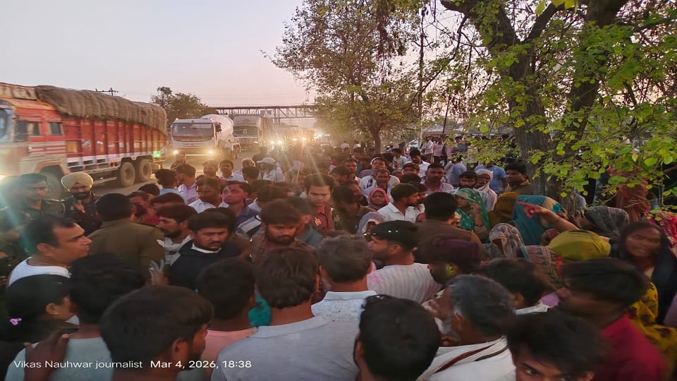 Youth injured in road accident dies in agra