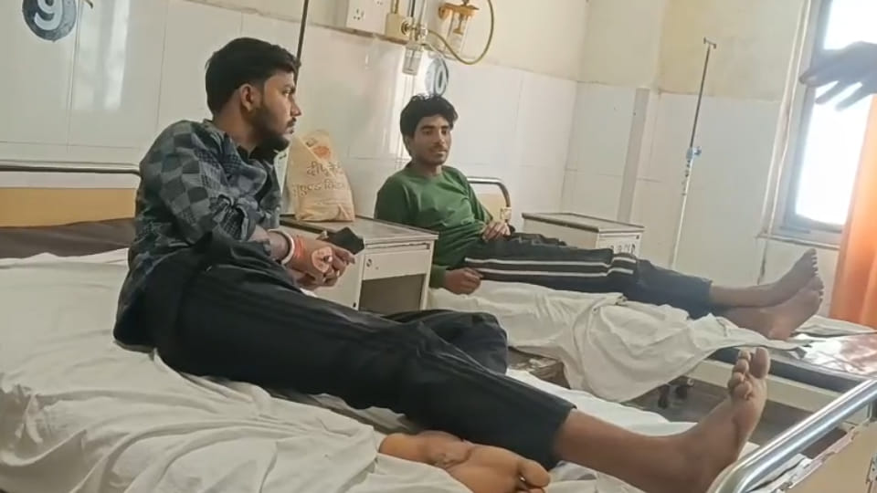 Jalaun: Six teenagers' health deteriorated after eating prasad pedas