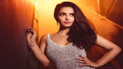 avika gaur vomiting in front of paparazzi with husband Milind netizens reacting calls it drama