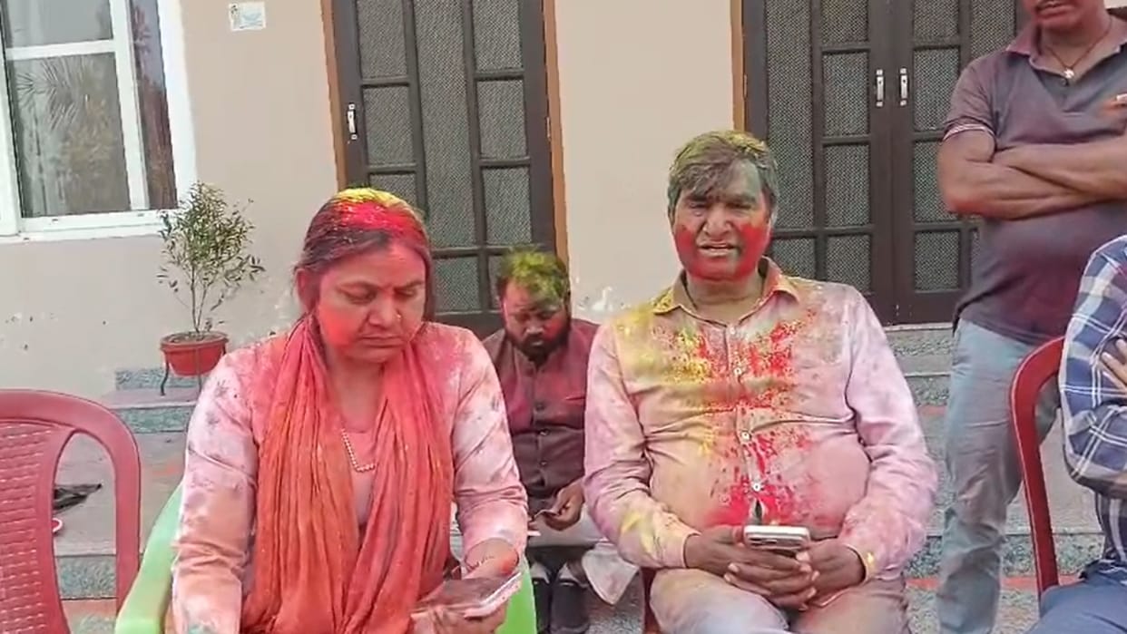 Two youths pointed a gun at the husband of a BJP MLA on Holi in Shahjahanpur