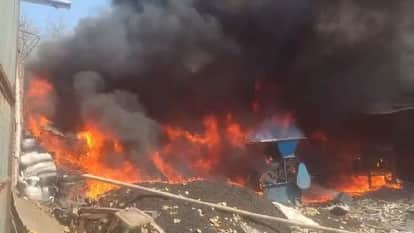 Massive fire breaks out in rubber factory
