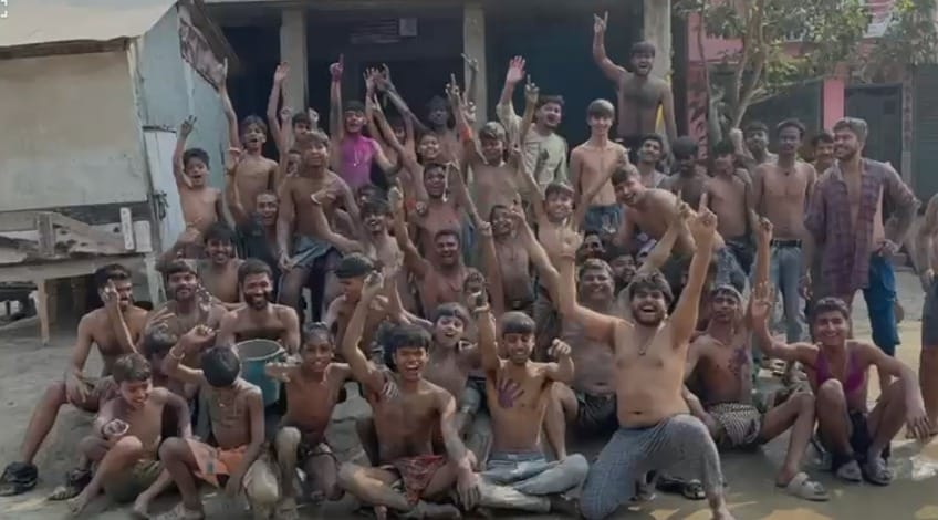 Dhurkhel and the famous Kurtafaad tradition continues here even today Bihar Gopalganj News