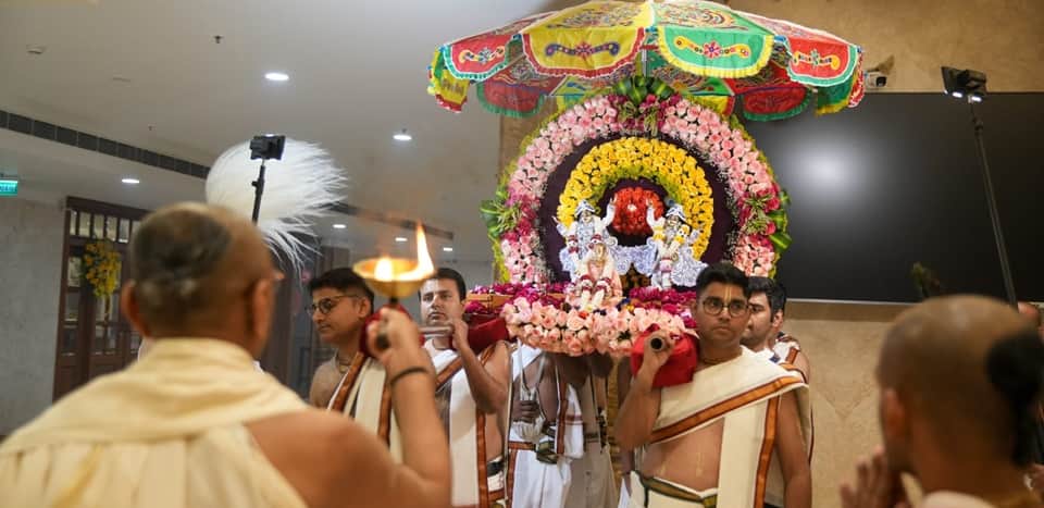 Devotion at Gaur Purnima: Grand Abhishek and Kirtan at Vrindavan Chandrodaya Temple