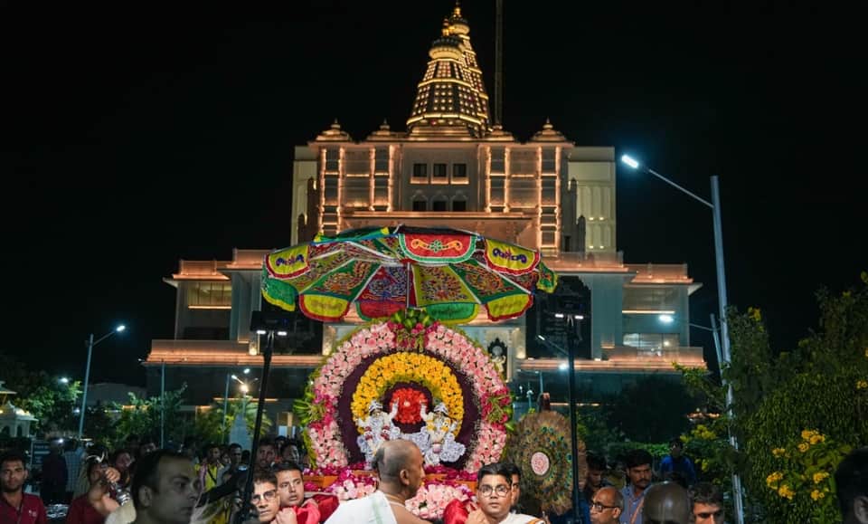 Devotion at Gaur Purnima: Grand Abhishek and Kirtan at Vrindavan Chandrodaya Temple