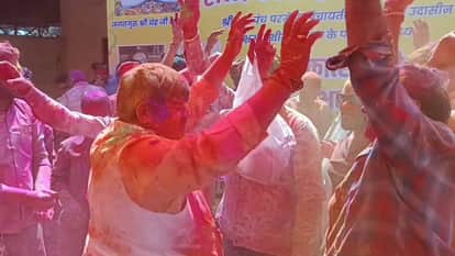 Holi 2026: MP Anil Firoziya dances with saints during 'Simhastha Holi'