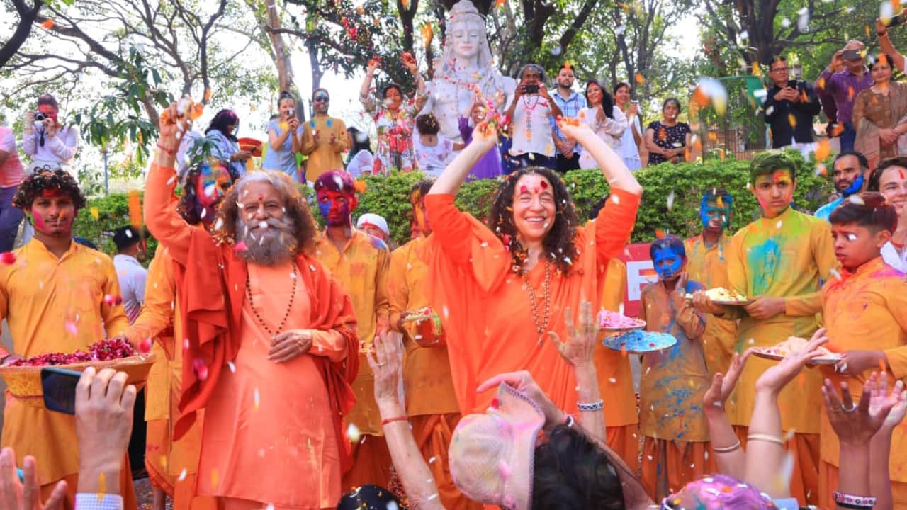 Holi 2026 celebration in Uttarakhand CM Dhami ministers and leaders Holi Watch photos