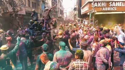 laat sahab julus carried out amid tight security in Shahjahanpur on holi