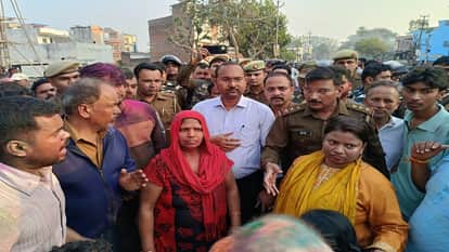 Bijnor: Teacher died after being hit by a speeding car, the driver himself took him to the hospital