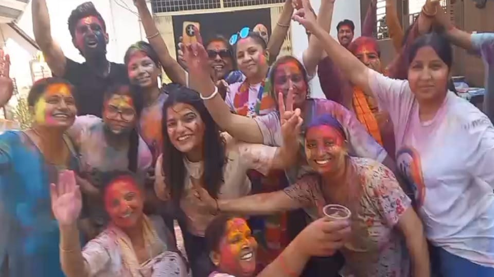 Holi: People of Meerut, Muzaffarnagar, Baghpat, Bijnor, Saharanpur and Shamli immersed in the fun of colors